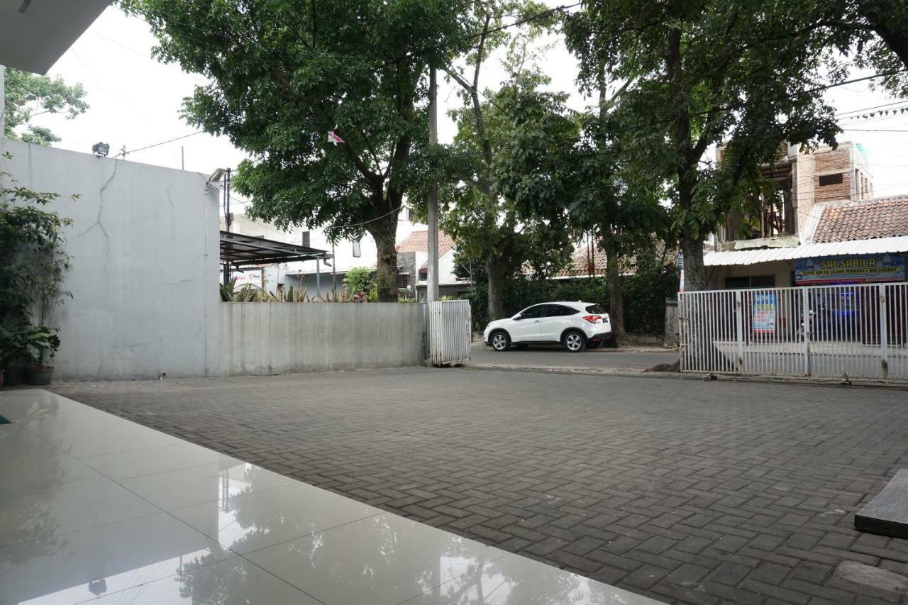 Residences By Reddoorz Syariah @ Buah Batu Bandung Esterno foto